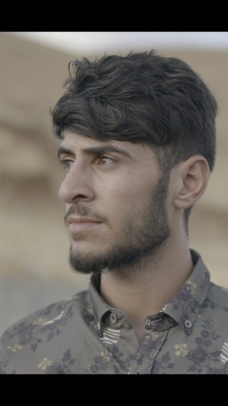 Voormalige Yezidi-kindsoldaten vertellen hun verhaal in openhartige video