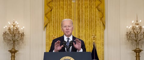 De Amerikaanse presidente Biden probeert met overleg de spanningen tussen Rusland en Oekraïne te verkleinen