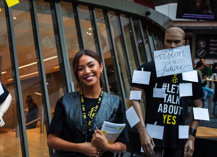 Hue Thien Ta, organizer bij de campagne Let's Talk About YES