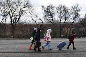 De EU heeft de Tijdelijke beschermingsrichtlijn geactiveerd waardoor mensen die het conflict in Oekraïne ontvluchten, bescherming krijgen in de lidstaten van de Europese Unie.