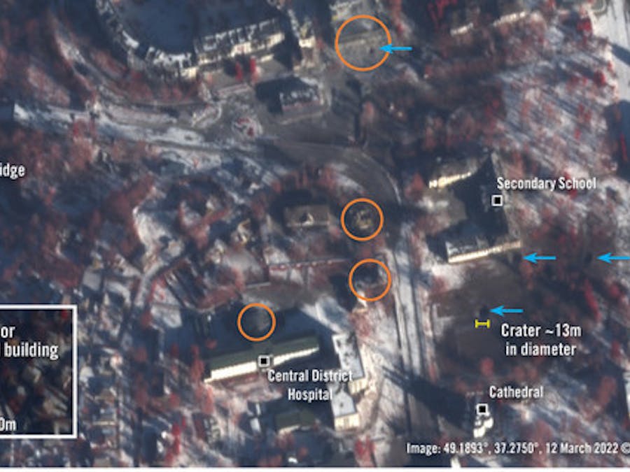 Satellietbeelden tonen de vernielingen in de Izium, Oekraïne, als gevolg van Russische aanvallen
