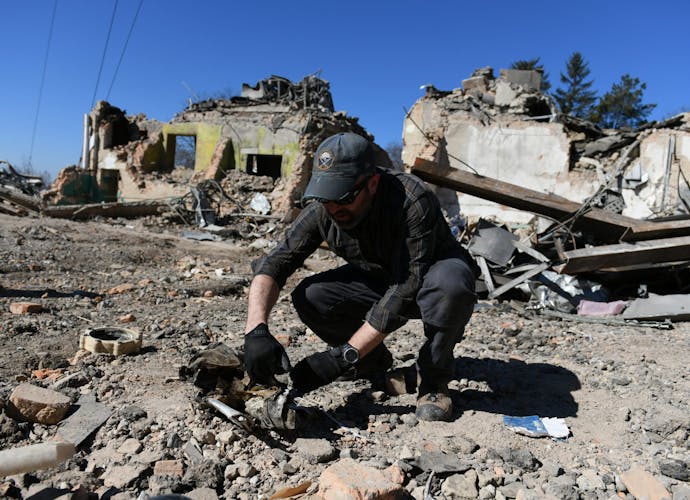 Amnesty's crisisonderzoeker Brian Castner doet onderzoek naar schendingen van de mensenrechten in Oekraïne