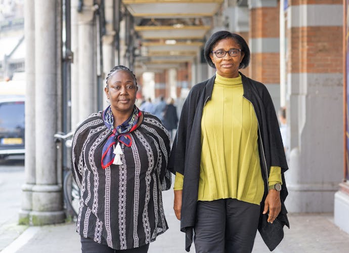 Victoria Bera en Eshter Kiobel in Amsterdam, 22 maart 2022