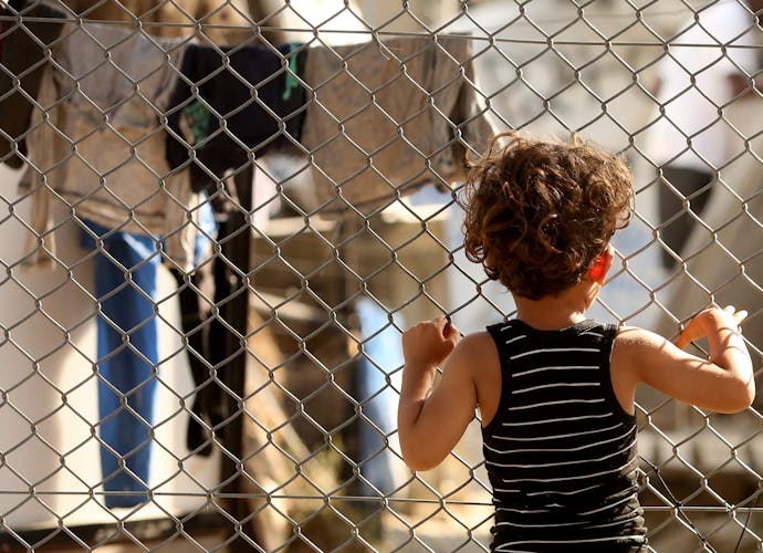 Een kind in vluchtelingenkamp Moria op het Griekse eiland Lesbos (2018).