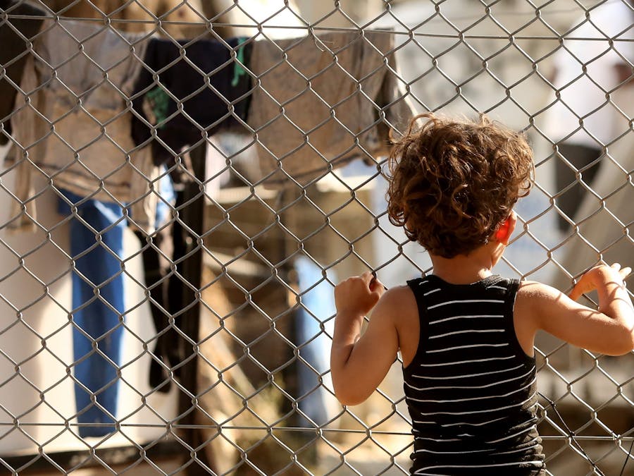 Een kind in vluchtelingenkamp Moria op het Griekse eiland Lesbos (2018).