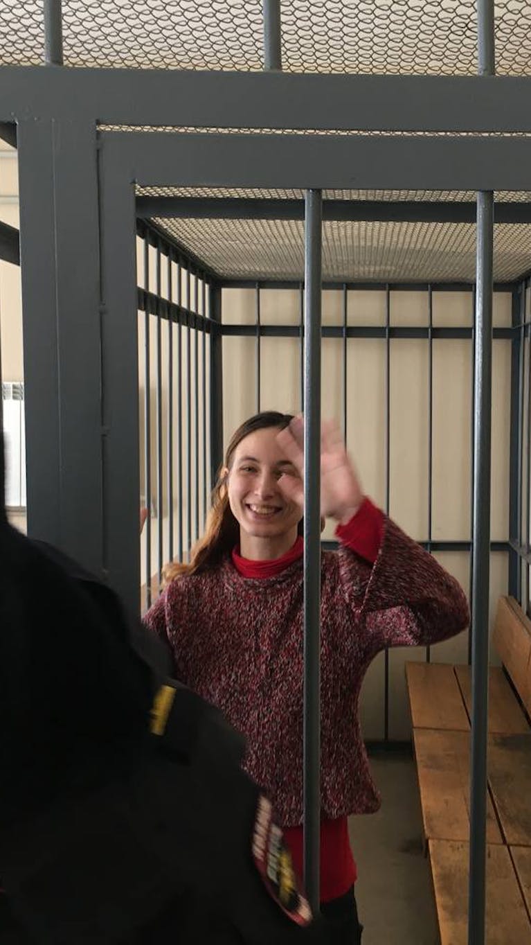 Aleksandra Skochilenko uit Rusland wordt aangeklacht omdat ze actie voerde tegen de oorlog in Oekraïne