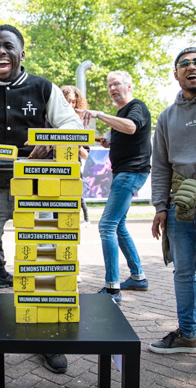 Na twee jaar corona kon Amnesty weer ouderwets actievoeren op de Bevrijdingsfestivals. Op 5 mei 2022 gebeurde dat onder meer op Bevrijdingspop in Haarlem.