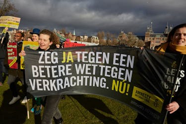 Demonstratie op het Museumplein in Amsterdam voor een betere verkrachtingswet