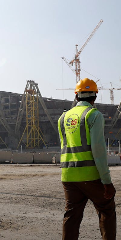 De autoriteiten van Qatar moeten snel de arbeidshervorming invoeren en de naleving ervan handhaven