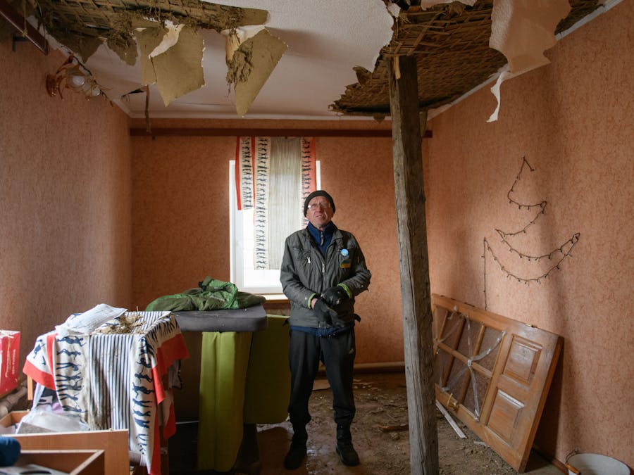 Ouderen in Oekraïne zijn onevenredig zwaar getroffen tijdens de Russische invasie en hebben na hun ontheemding veel moeilijker toegang tot huisvesting.