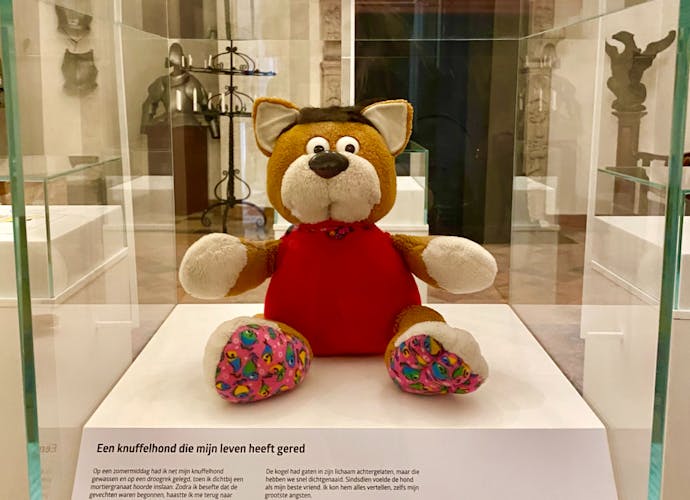 listen warhood museum