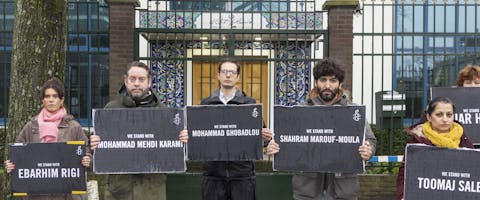 Actie bij de Iraanse ambassade in Den Haag tegen de executie en arrestatie van demonstranten