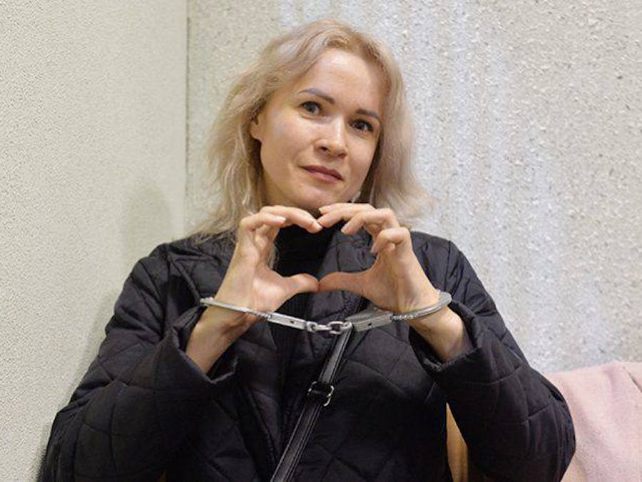 Rusland veroordeelt journalist Maria Ponomarenko tot 6 jaar strafkolonie vanwege bericht over bombardement in Oekraïne