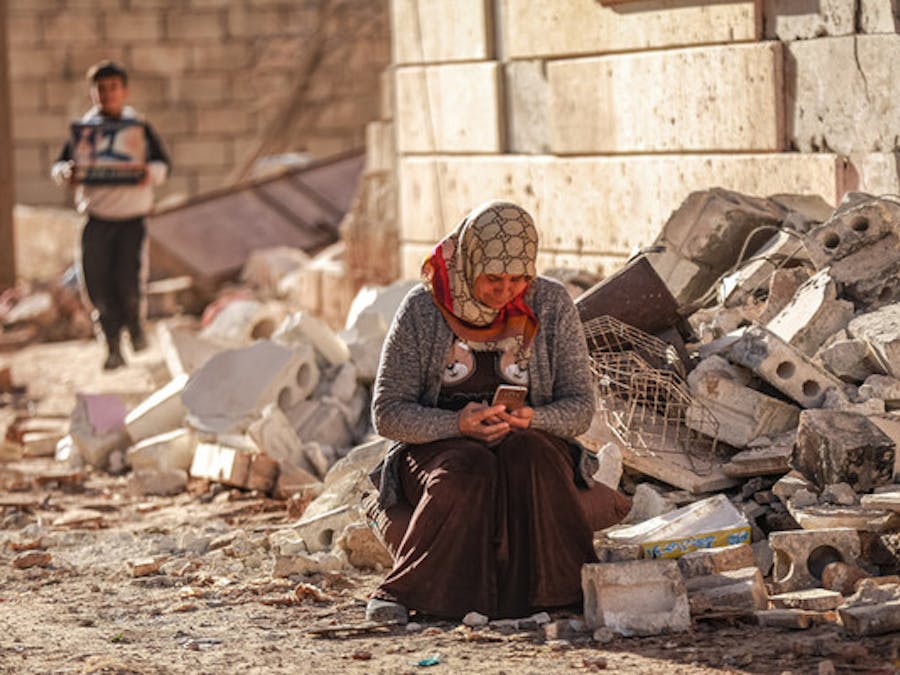 De Syrische regering en de door Turkije gesteunde gewapende oppositiegroeperingen belemmeren humanitaire hulp voor de regio Aleppo die zwaar is getroffen door de aardbevingen in februari 2023.