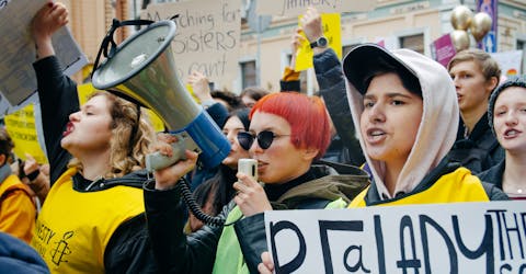Woman's March in Kiev op 8 maart 2020, er waren meer dan 3000 deelnemers. De belangrijkste eis van de deelnemers was de ratificatie van het Verdrag van Istanbul en de bestrijding van huiselijk geweld. De politie zorgde voor een goede beveiliging van de rally.