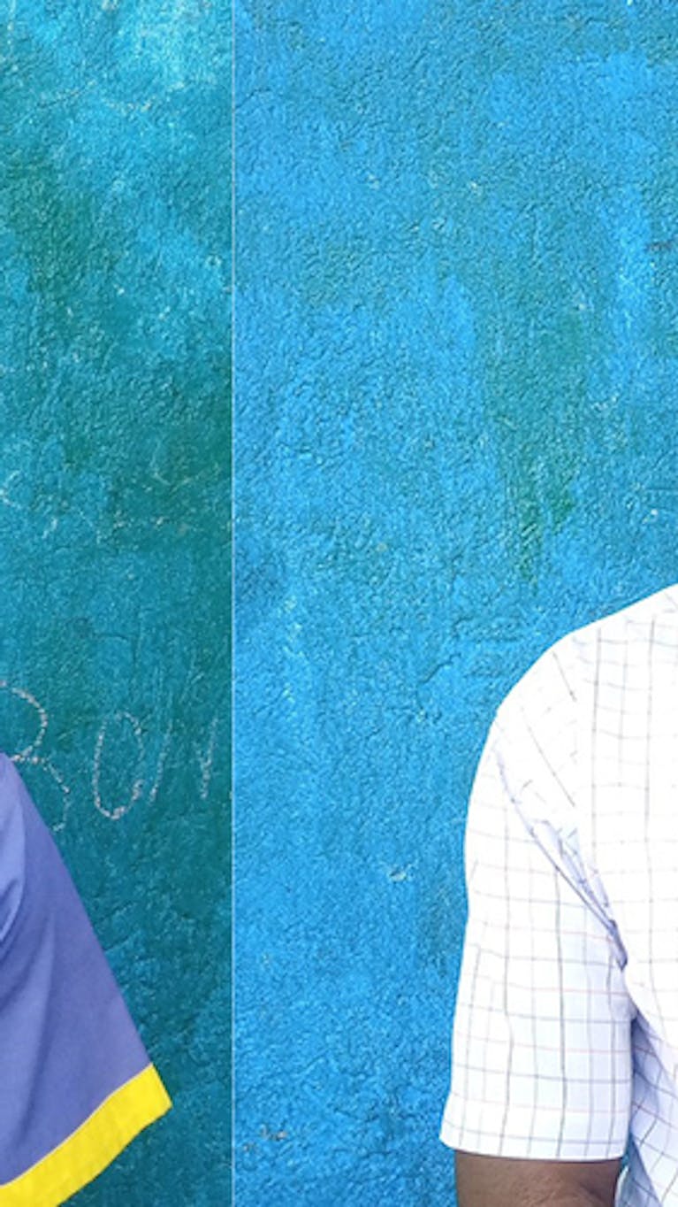In de Democratische Republiek Congo is activist Elias Bizimungu (rechts) vrijgelaten. King Mwamisyo (links) zit nog wel vast. Beiden zetten zich in voor LUCHA een burgerbeweging die strijdt voor mensenrechten.