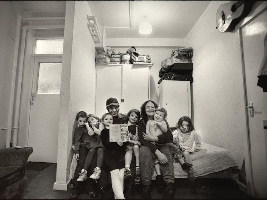 Mick en Mandy Williams in 1992 met hun kinderen in de daklozenopvang in het Engelse Blackpool.