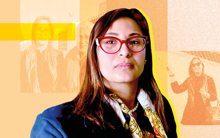 Chaima Issa uit Tunesië laat zich niet het zwijgen opleggen en had kritiek op de president. Ze kan daarvoor tientallen jaren de cel ingaan.