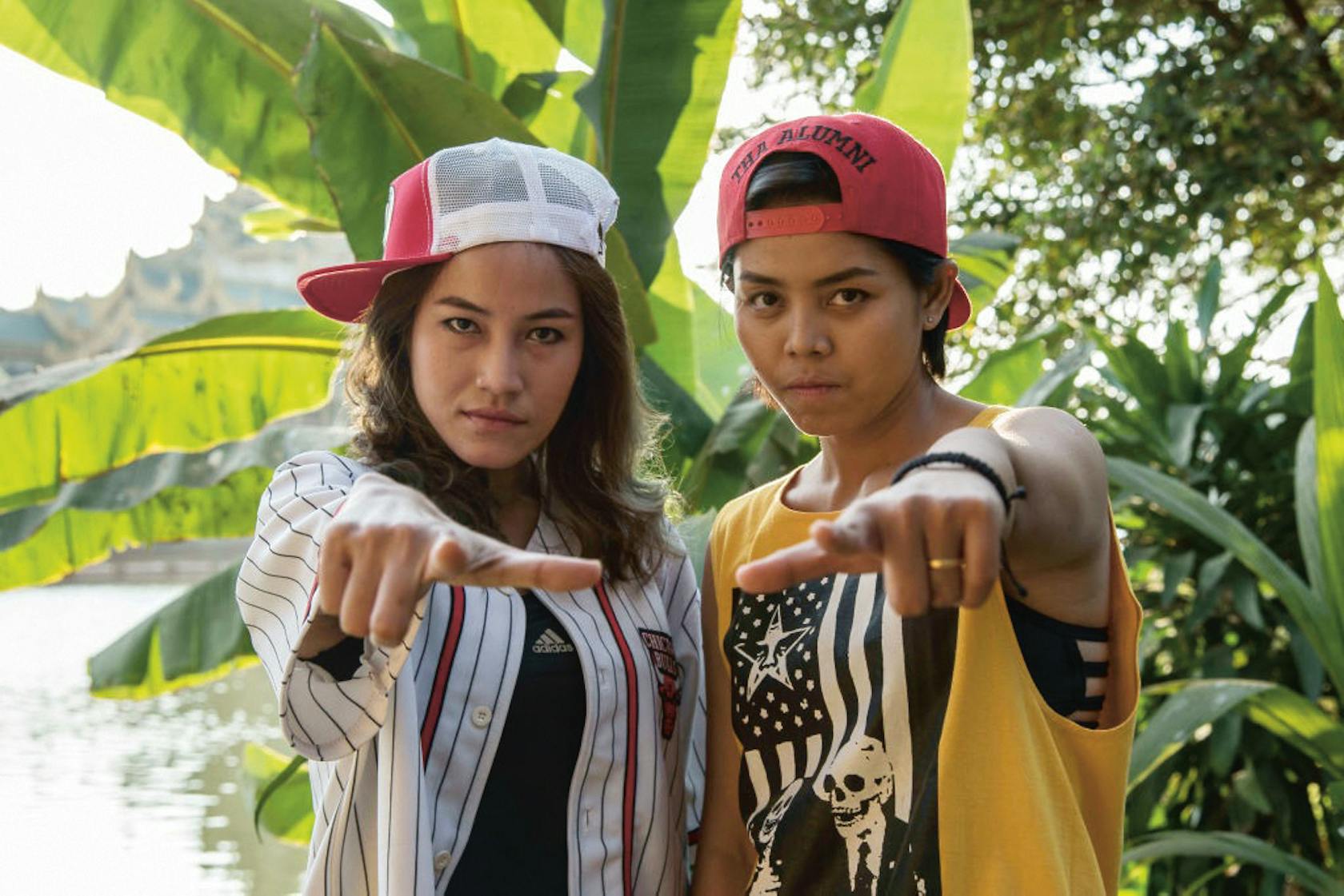 Thazin en Aye Aye Aung, leden van de ondergrondse hiphop-groep YAK.