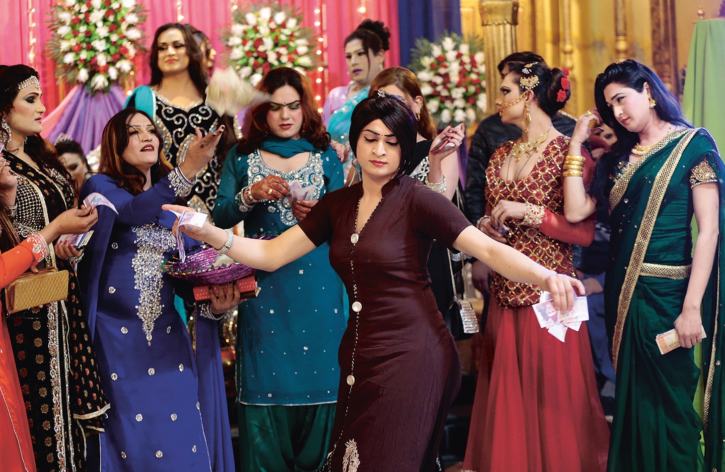 Een dansgroep van trans vrouwen op een feest in 2017 in Pesjawar. Ooit hadden de ÃÆÃâÃâ ââ¬â¢ÃÆÃ¢â¬Å¡ÃâÃÂ¢ÃÆÃâÃâÃÂ¢ÃÆÃ¢Ã¢ââ¬Å¡Ã¬Ãâ¦ÃÂ¡ÃÆÃ¢â¬Å¡ÃâÃÂ¬ÃÆÃââââ¬ÃÂ¹ÃÆÃ¢â¬Â¦Ã¢ââ¬Ã
âkinderen van AllahÃÆÃâÃâ ââ¬â¢ÃÆÃ¢â¬Å¡ÃâÃÂ¢ÃÆÃâÃâÃÂ¢ÃÆÃ¢Ã¢ââ¬Å¡Ã¬Ãâ¦ÃÂ¡ÃÆÃ¢â¬Å¡ÃâÃÂ¬ÃÆÃâÃâÃÂ¢ÃÆÃ¢Ã¢ââ¬Å¡Ã¬Ãâ¦ÃÂ¾ÃÆÃ¢â¬Å¡Ãââ, mensen van het derde geslacht, een belangrijke rol bij feestdagen als geboortes en bruiloften. In sommige delen van Pakistan bestaan deze tradities nog steeds.