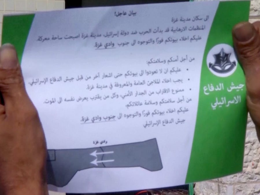 Een pamflet van het Israëlische leger adviseert Palestijnen om naar het zuiden te vluchten, verspreid boven Gaza.
