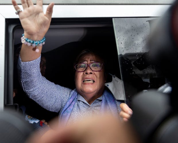 Filipijnse senator Leila de Lima werd op 13 november 2023 op borgtocht vrijgelaten na 6 jaar gevangenschap voor valse aanklachten.