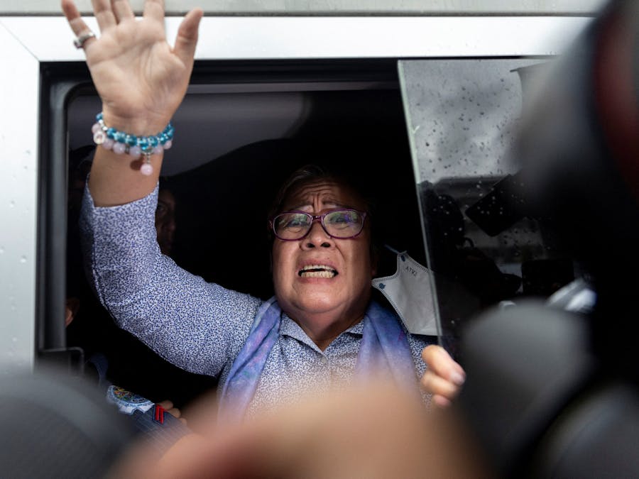 Filipijnse senator Leila de Lima werd op 13 november 2023 op borgtocht vrijgelaten na 6 jaar gevangenschap voor valse aanklachten.