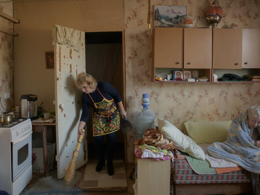 Russische invasie dwingt ouderen met beperking in Oekraïne tot isolement en verwaarlozing