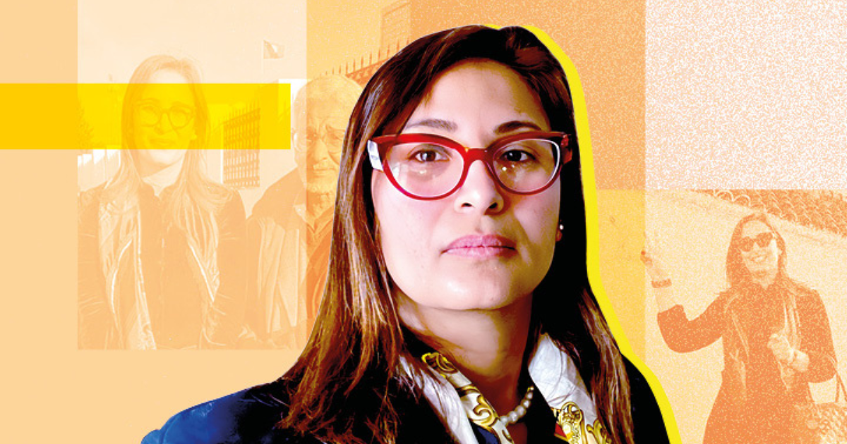 Chaima Issa uit Tunesië laat zich niet het zwijgen opleggen en had kritiek op de president. Ze kan daarvoor tientallen jaren de cel ingaan.