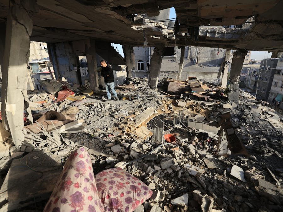 De overblijfselen van een huis in Rafah dat op 10 januari 2024 door een Israëlisch bombardement werd verwoest.