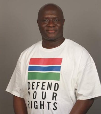 Pro-democratie activist Madi Jobarteh uit Gambia wordt bedreigd en is aangeklaagd voor ‘opruiing’ omdat hij online kritiek uitte op de president.