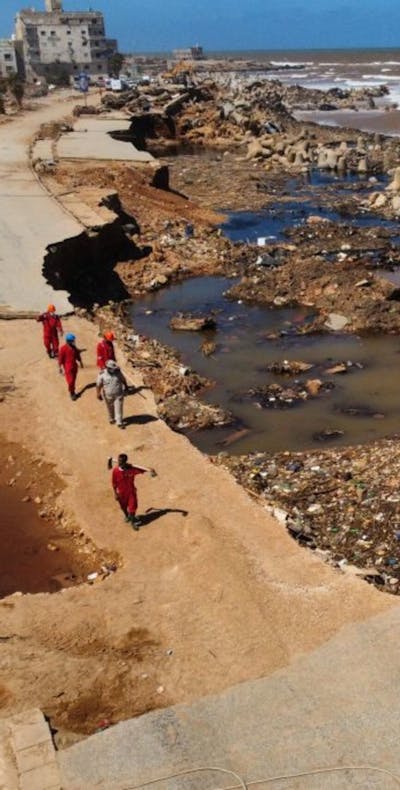 De verwoesting aan de kust van het Libische Derna als gevolg van damdoorbraken in september 2023
