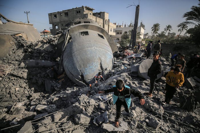 De ruïnes van de al-Bukhari moskee in Deir al-Balah, Gaza, 2 maart 2024, na een Israëlische aanval.