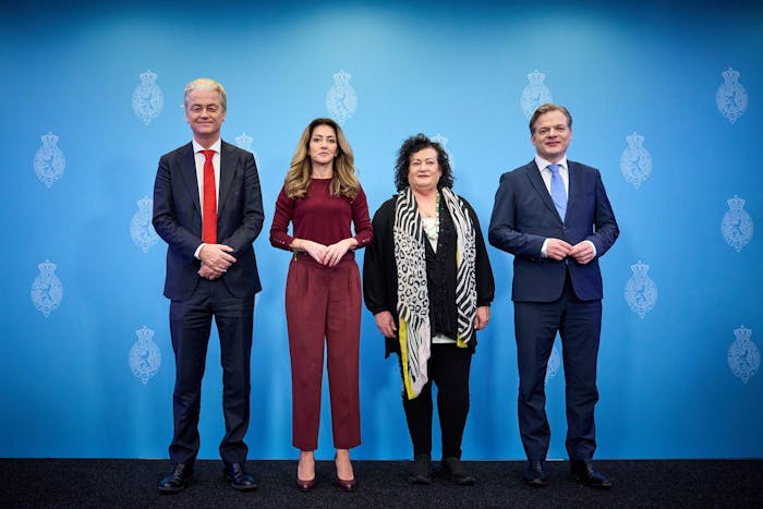 Den Haag, 16 mei 2024 - Geert Wilders (PVV), Dilan Yesilgoz (VVD), Caroline van der Plas (BBB) en Pieter Omtzigt (NSC) presenteerden het hoofdlijnenakkoord in de Tweede Kamer.