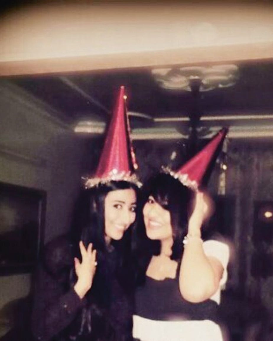 Batoul (links) met haar zus Maysoon.