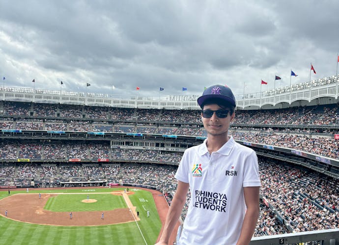 Maung Sawyedollah woont nu in New York en is de eerste Rohingya-student aan de NYU.