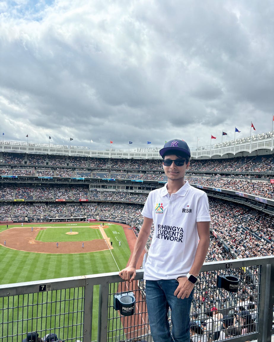Maung Sawyedollah woont nu in New York en is de eerste Rohingya-student aan de NYU.