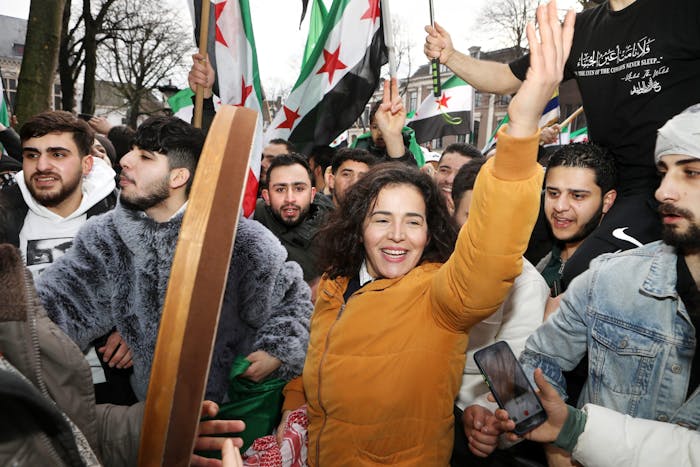 Nederland, Utrecht, 08 december 2024 Het Domplein in Utrecht is afgeladen vol met uitzinnige mensen uit Syrië naar aanleiding van de val van het Assad regime.