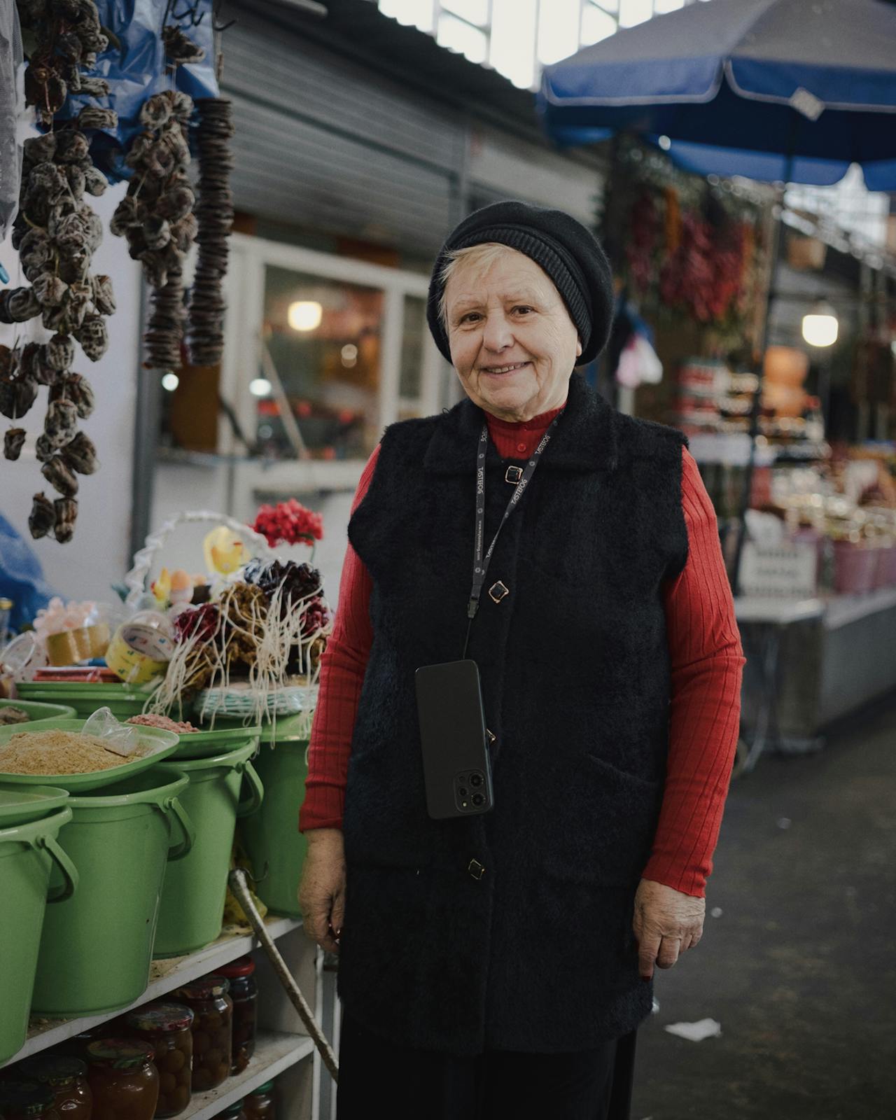 Voormalig cardioloog Tina Nugzarashvili, bij haar marktkraam