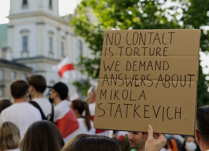 Bijeenkomst tussen oppositie politici uit Belarus en Belarussische disapora in Warschau, juni 2025.