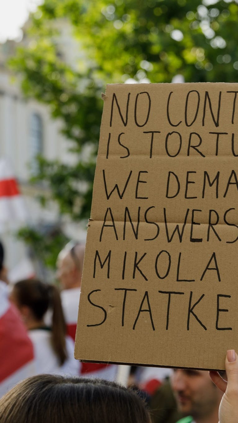 Bijeenkomst tussen oppositie politici uit Belarus en Belarussische disapora in Warschau, juni 2025.