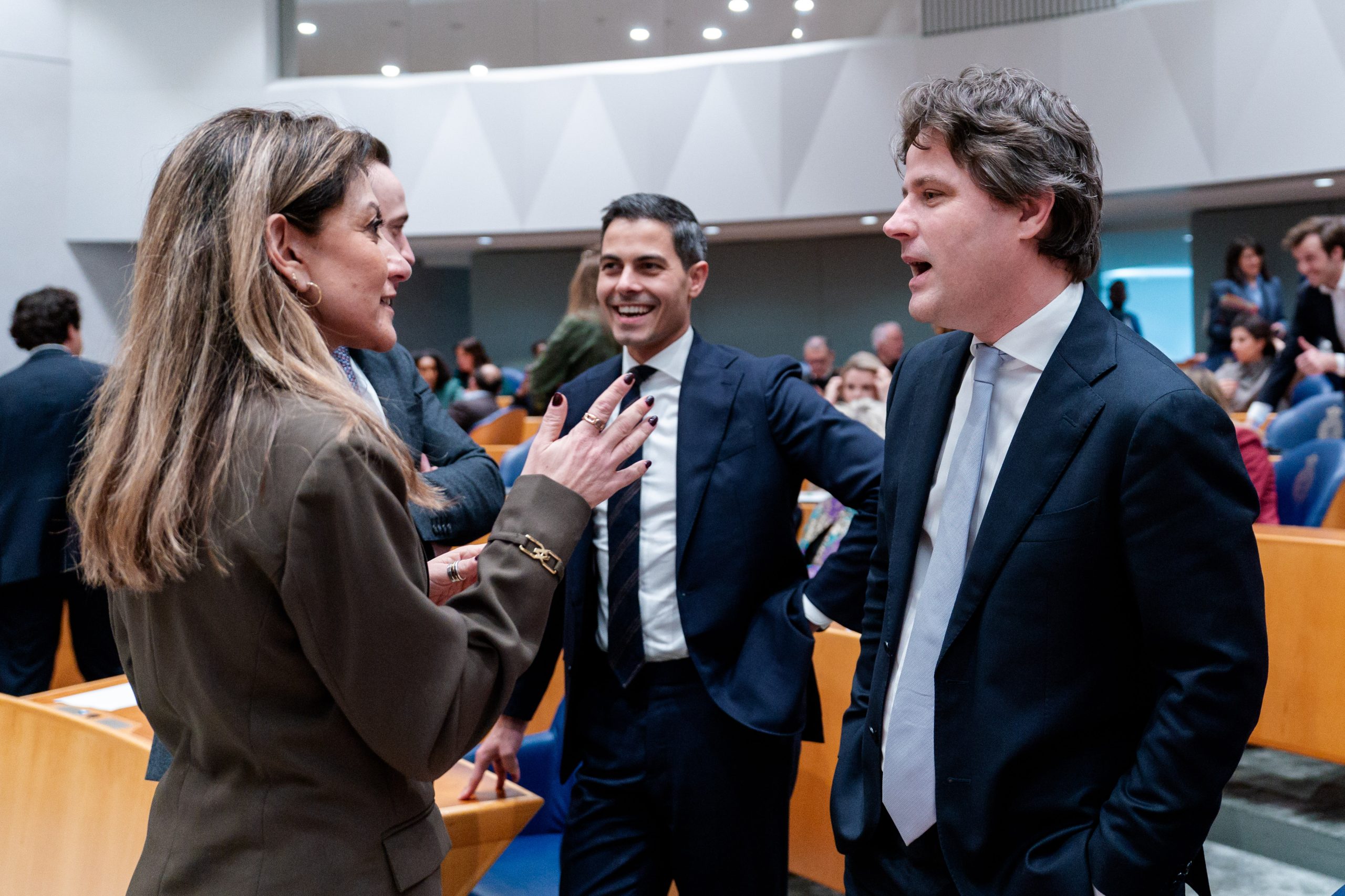 Dilan Yesilgoz-Zegerius (VVD), Rob Jetten (D66), Henri Bontenbal (CDA) bij het plenaire debat in de Tweede Kamer op 20 januari 2026