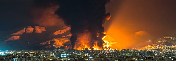 Amerikaans-Israëlische aanval op oliedepot in Teheran op 7 maart 2026