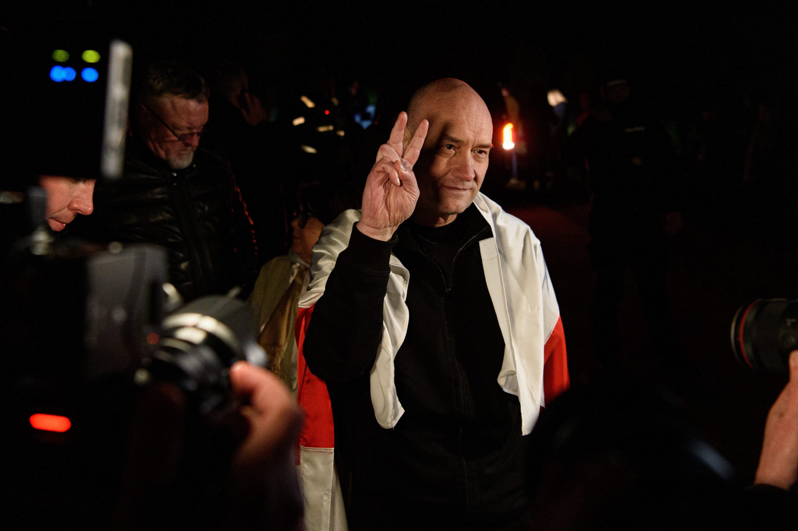 VILNIUS, LITOUWEN - 19 MAART: Een groep onlangs vrijgelaten Wit-Russische politieke gevangenen komt op 19 maart 2026 bijeen in Vilnius, Litouwen. Na de vrijlating van ongeveer 250 politieke gevangenen door Wit-Rusland werden 15 van hen overgebracht naar Litouwen. Dit was een van de grootste vrijlatingen van de afgelopen jaren, na naar verluidt diplomatieke contacten tussen president Alexander Loekasjenko en de Amerikaanse speciale gezant John Cole. Yauhen Yerchak / Anadolu