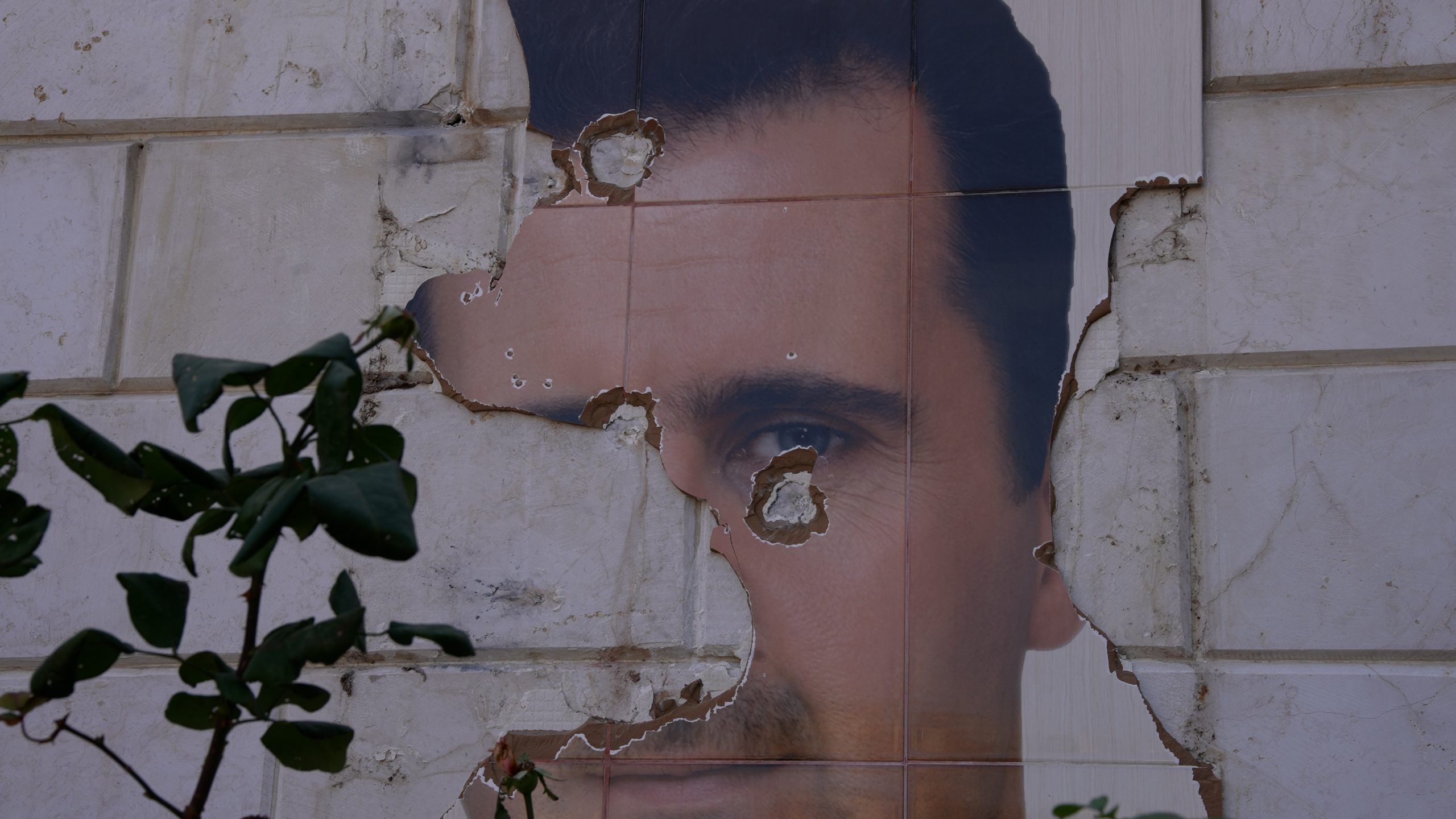 Overblijfselen van een Assad-poster in Damascus, Syrie, 2024.